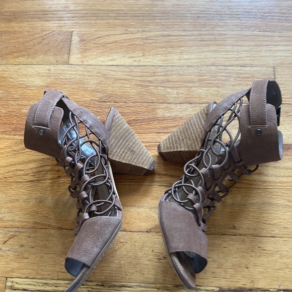 Vince Camuto Heels - Picture 5 of 9